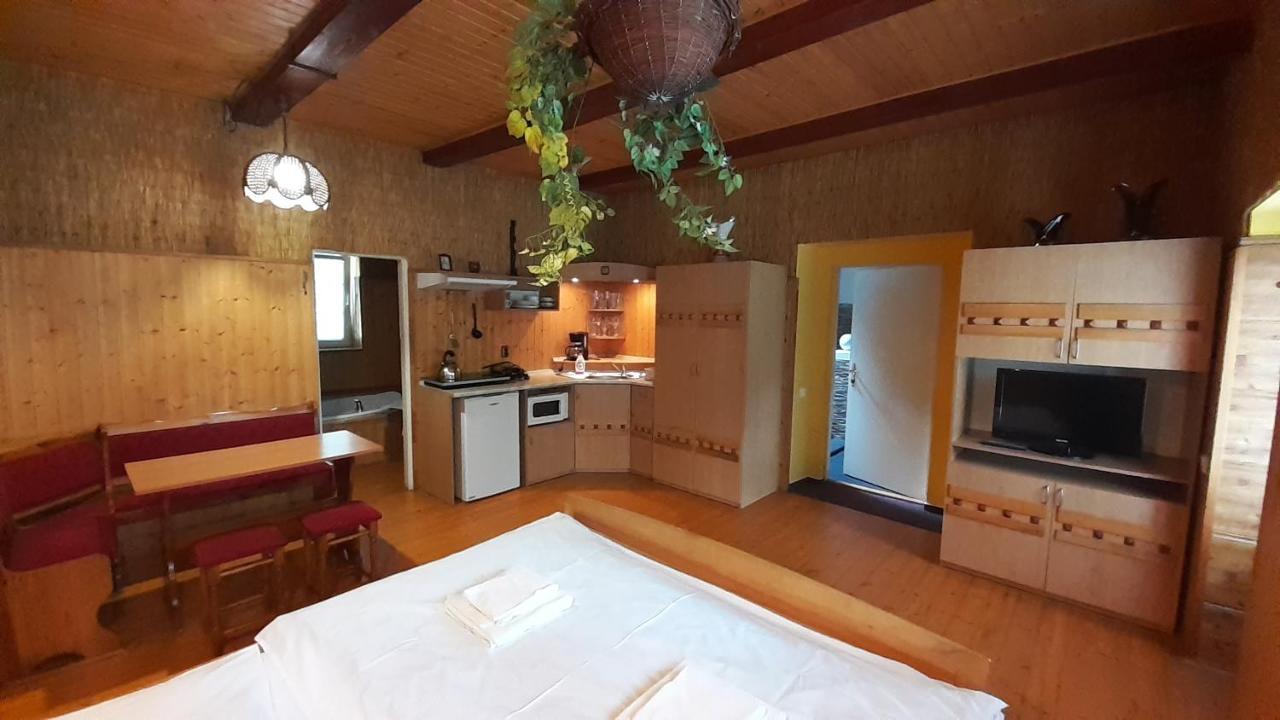 Resort Chribska Apartmany Adri Экстерьер фото